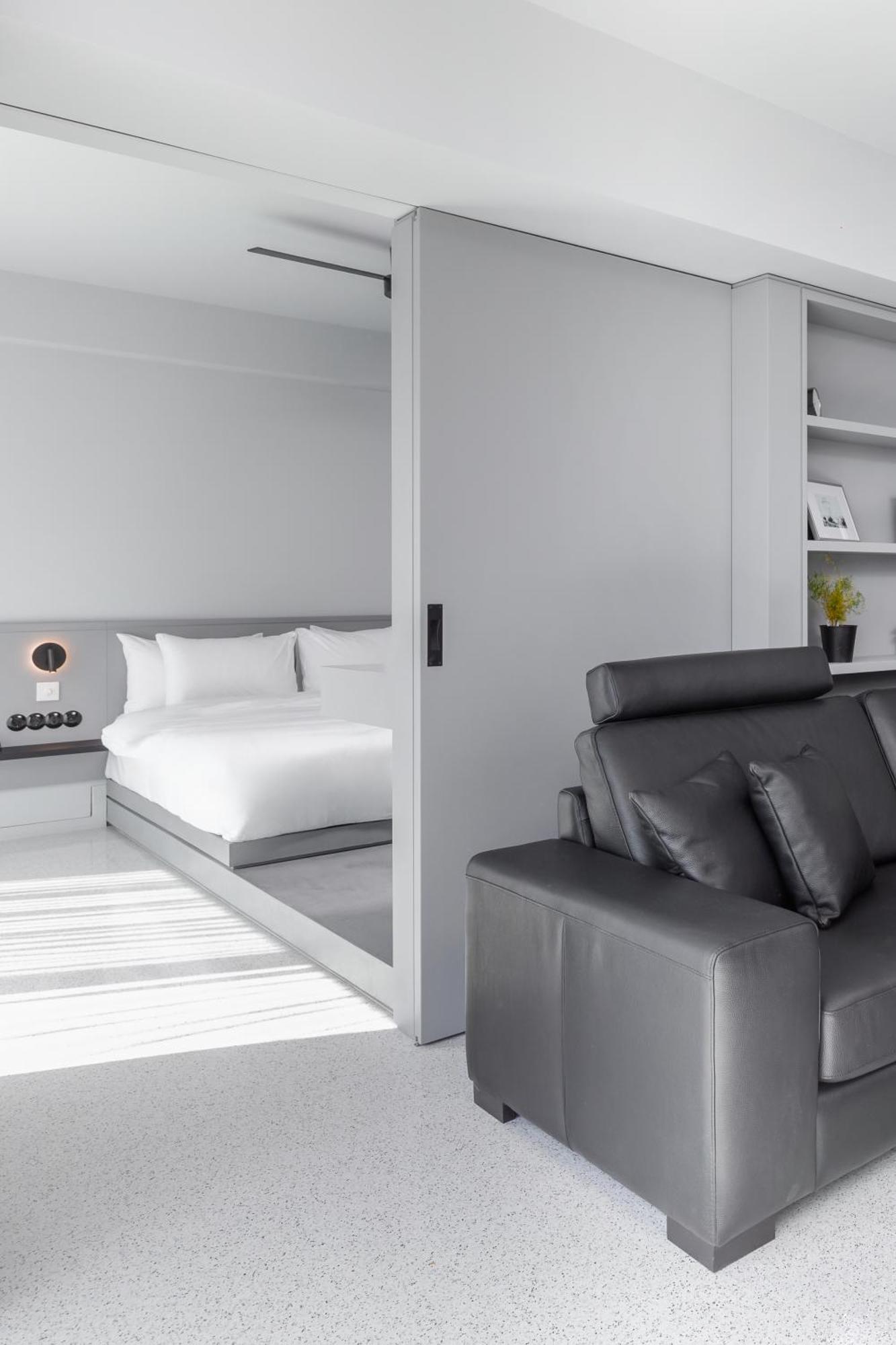 Nero Luxury Suites By Zennova Thessaloniki Exterior photo